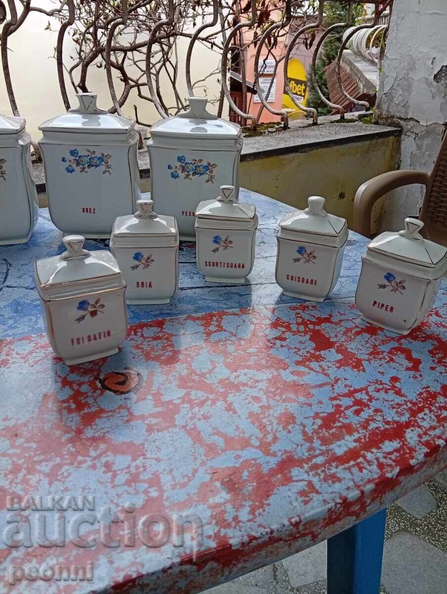 Παράδοση Σπάνιο πορσελάνινο σερβίτσιο Izida για εξαγωγή