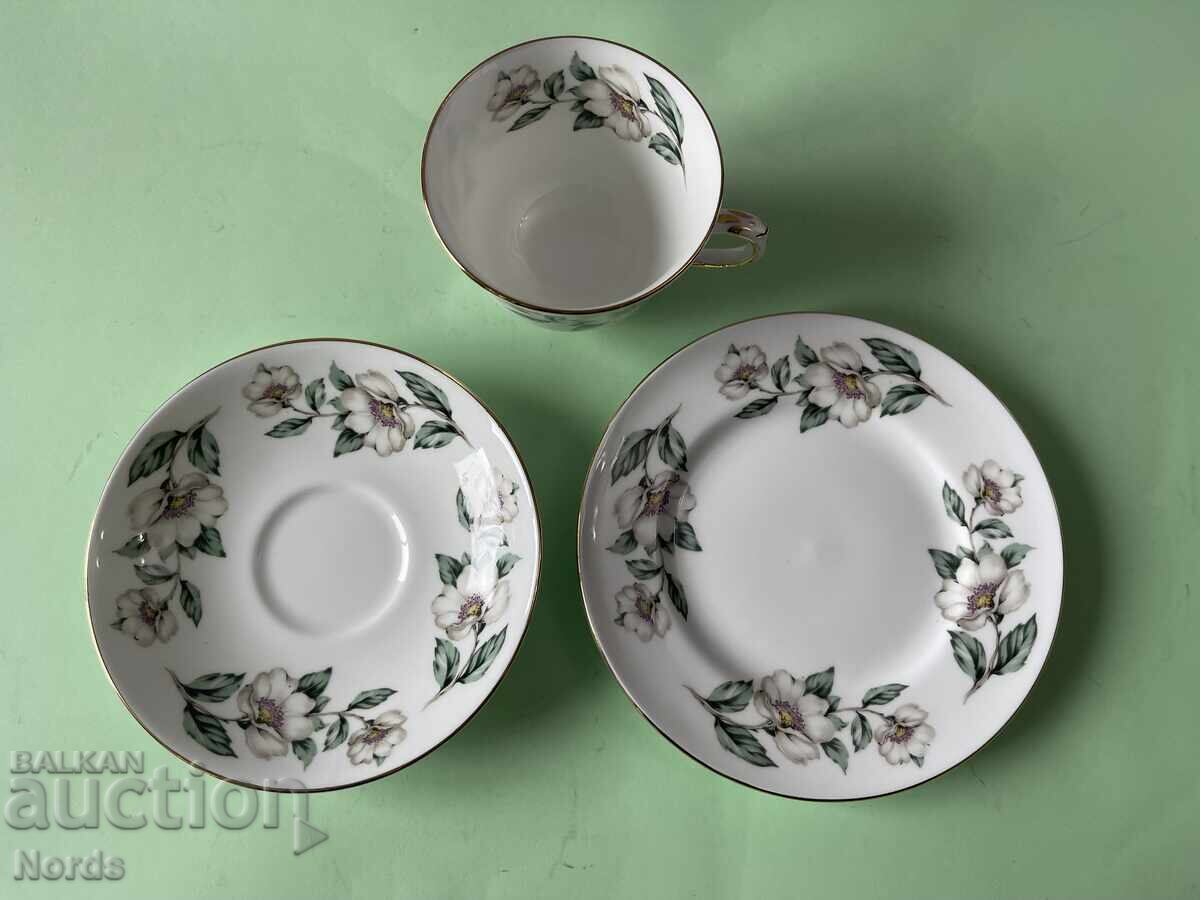 Όμορφο αγγλικό σετ τσαγιού τριών τεμαχίων Crown Staffordshire με τιμή € 0.01 | 0.02 BGN