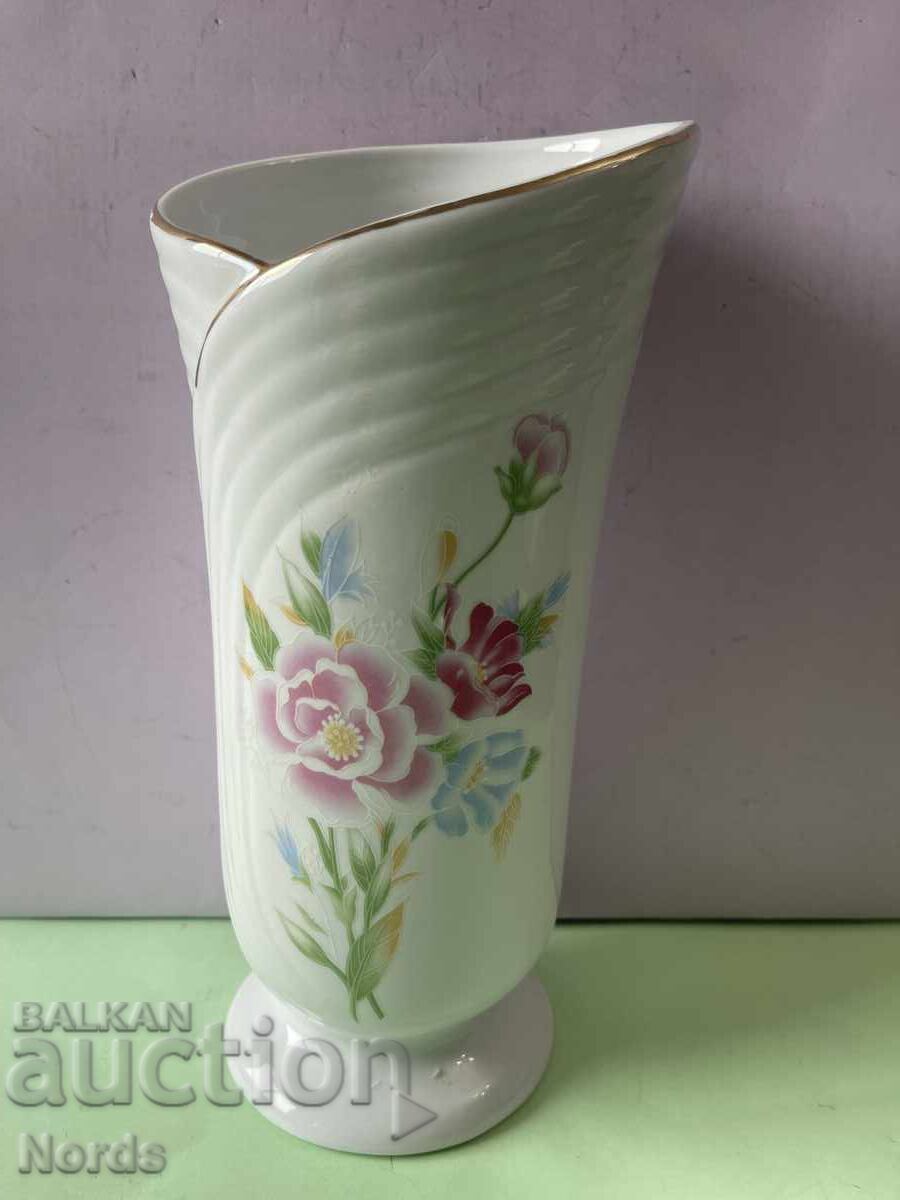 Голяма порцеланова ваза