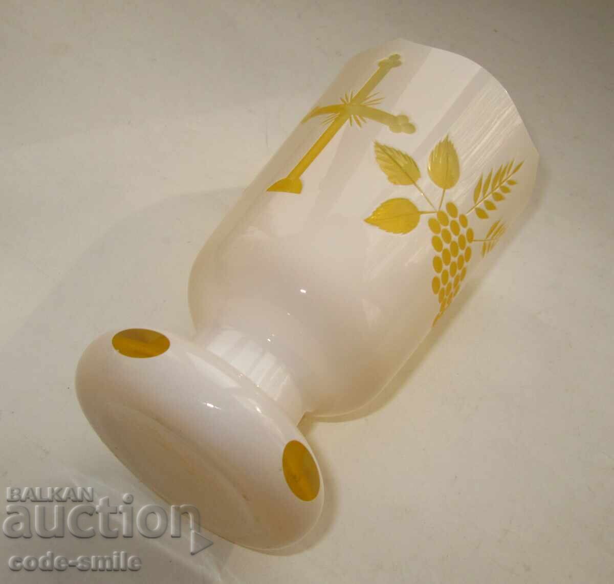 Παράδοση Παλαιό θρησκευτικό εκκλησιαστικό βάζο από πολύπλευρο κρύσταλλο δύο στρώσεων