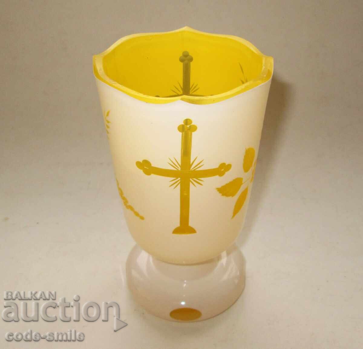 Παλαιό θρησκευτικό εκκλησιαστικό βάζο από πολύπλευρο κρύσταλλο δύο στρώσεων