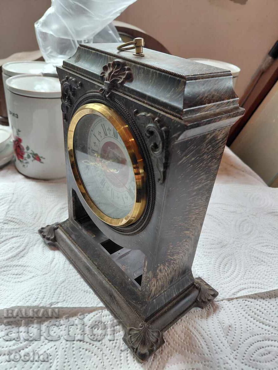 Licitație Chihlimbar, păstrat cu lipsuri