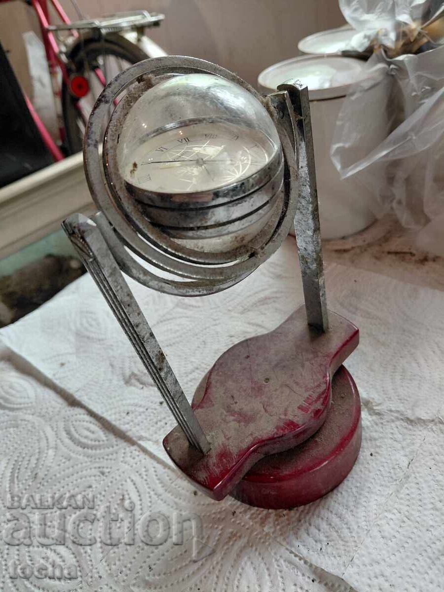 Licitație Glob interesant cu ceas și cutiuță muzicală