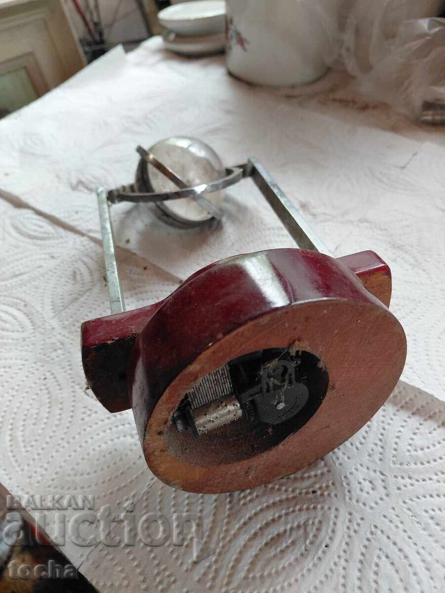 Glob interesant cu ceas și cutiuță muzicală - 5