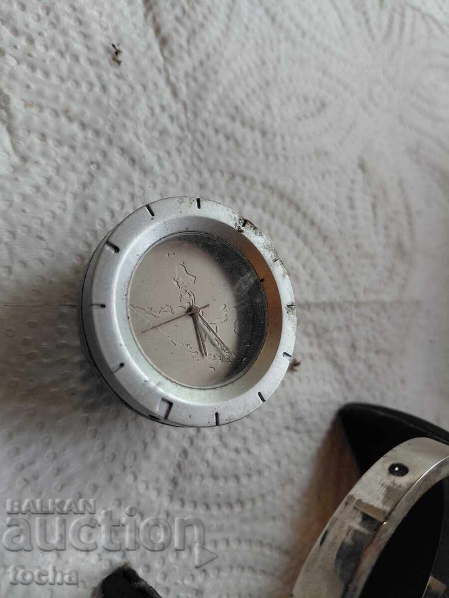 интересен глобус часовник с цена € 0.01 | 0.02 лв.