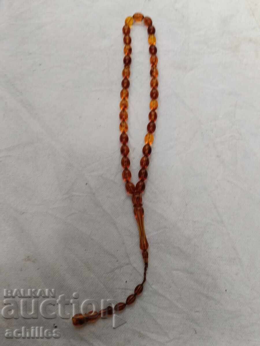 Броеница лят кехлибар