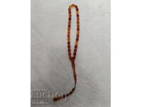 Броеница лят кехлибар