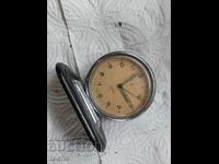Παλιό ξυπνητήρι Druzhba, σε λειτουργία