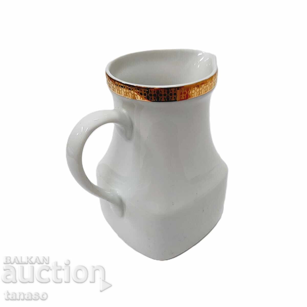 Delivery of Vintage Czech porcelain coffee/milk pot (3.2)