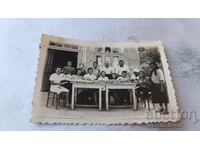 Снимка Мъже жени и деца пред дюкян за БОЗА