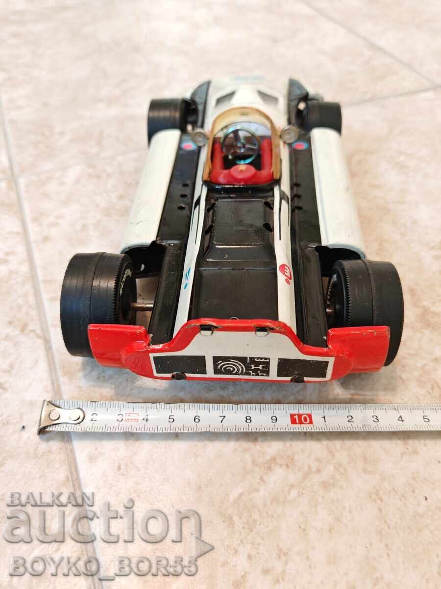 Mașinuță de jucărie franceză veche din perioada socialistă, anii 1970 cu preț € 12.00 | 23.47 BGN