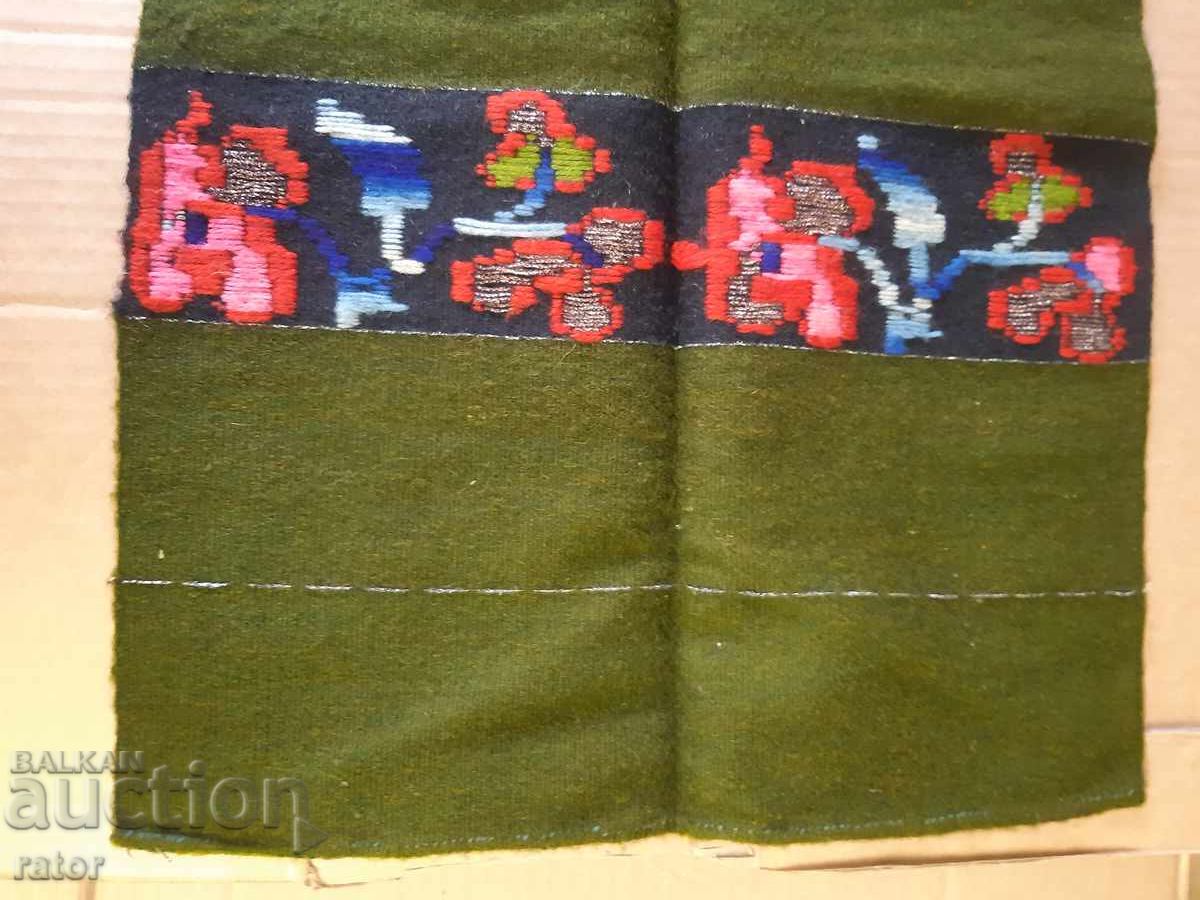 Șorț din lână țesut autentic, costum cu preț € 7.00 | 13.69 BGN
