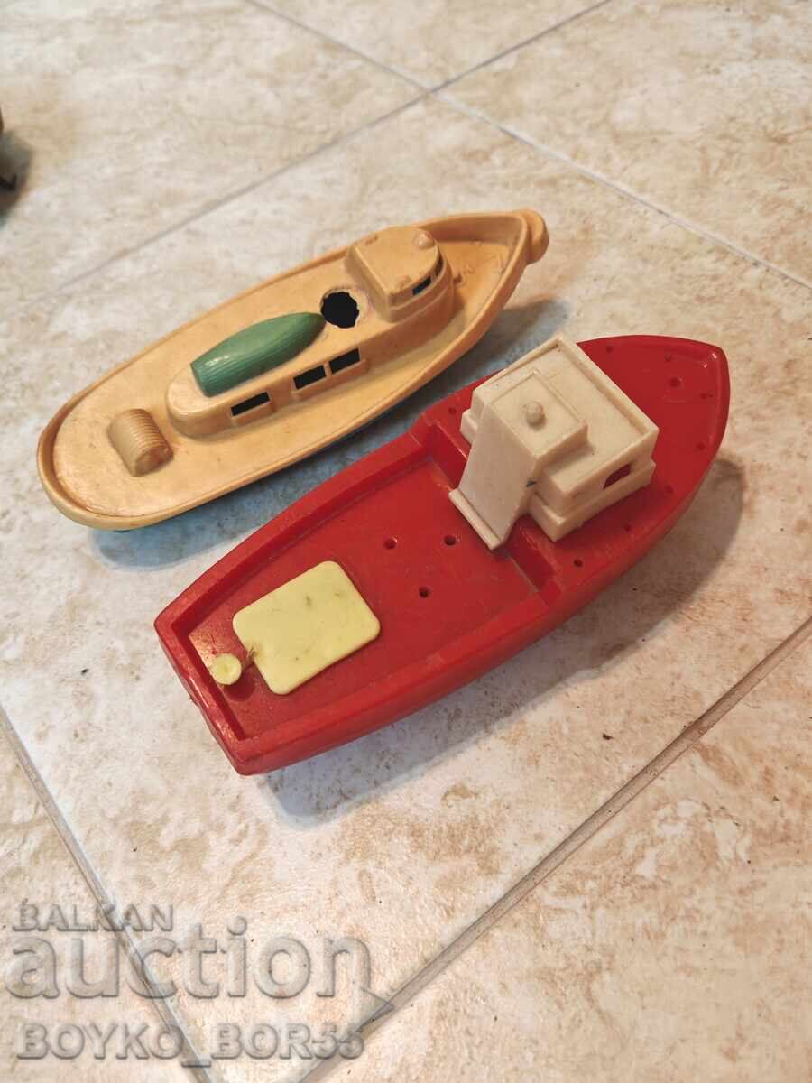 Două jucării bulgărești vechi din perioada socialistă, anii 1970
