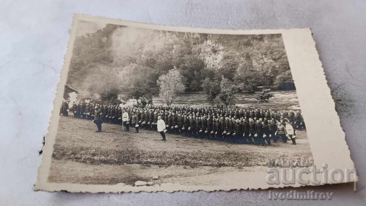 Φωτογραφία Χτισμένοι αξιωματικοί και στρατιώτες