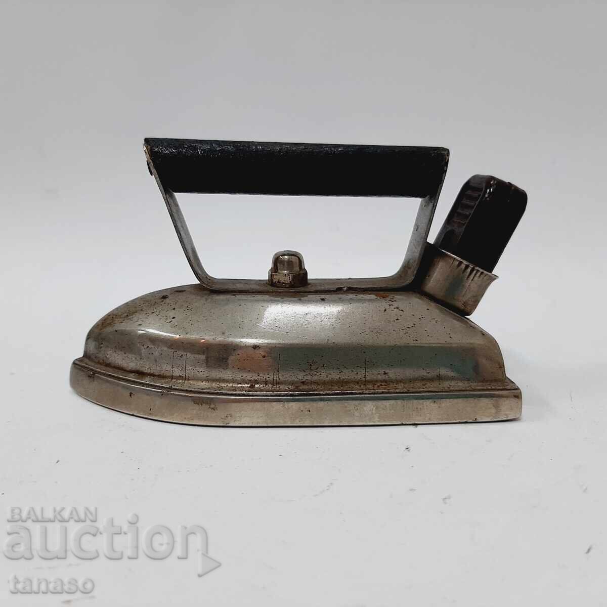 Стара малка електрическа ютия от 50-те(15.4)