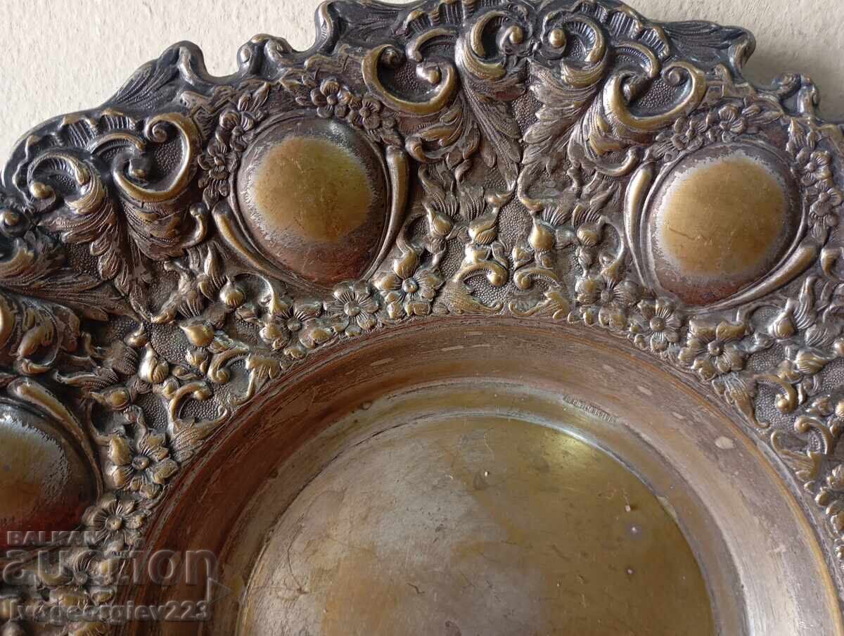 Fructieră argintată, bol, coș Art Deco cu preț € 22.00 | 43.03 BGN