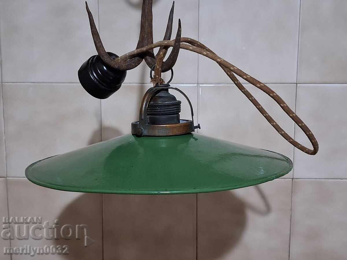 Lampă electrică veche din anii '20 cu reflector emailat