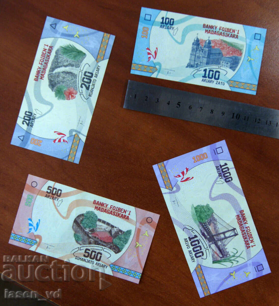 Licitație 100, 200, 500 și 1000 ariary, Madagascar, 2017