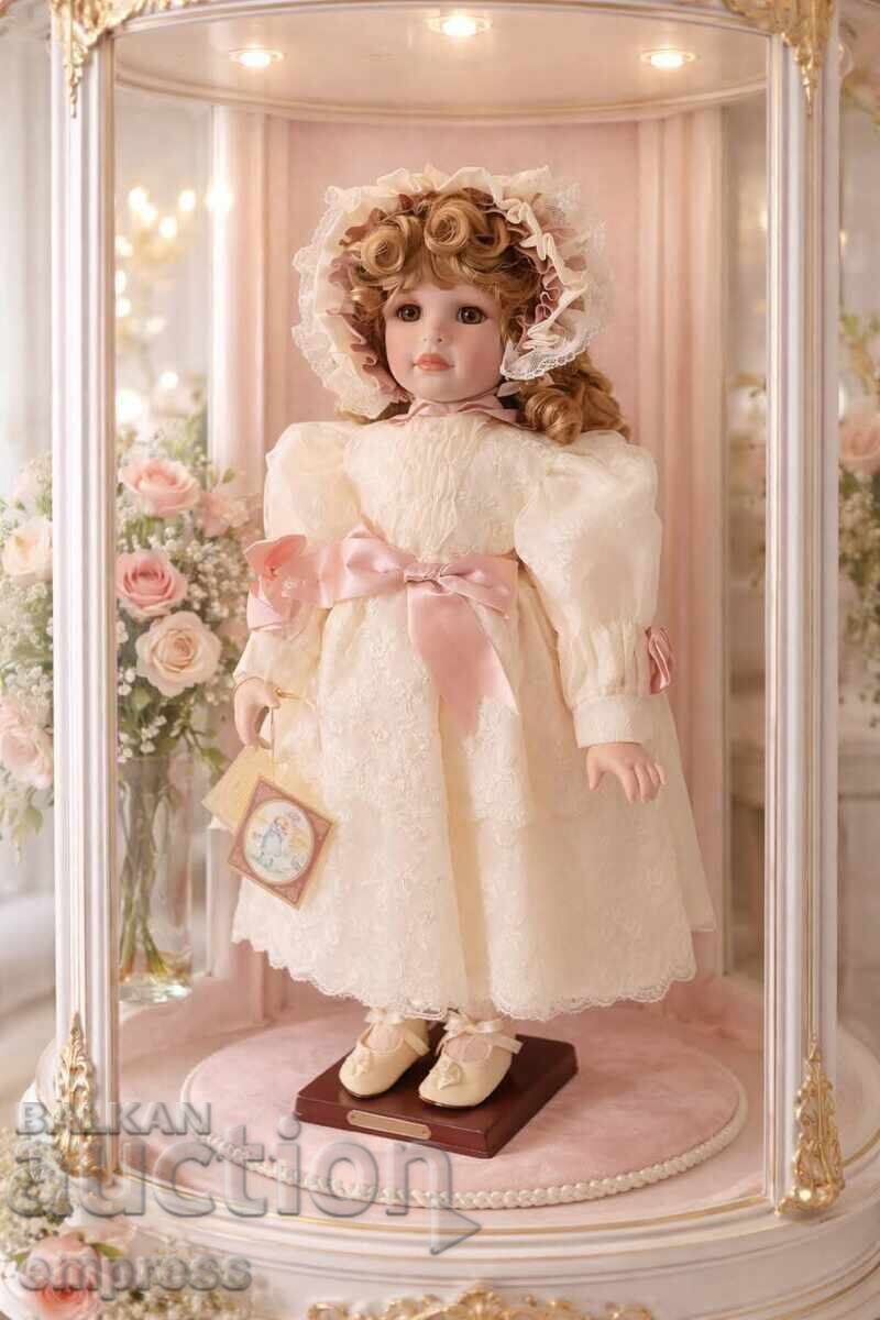 Păpușă din porțelan Alberon Fleur cu preț € 150.00 | 293.38 BGN Păpușă din porțelan Alberon Fleur cu preț € 150.00 | 293.38 BGN