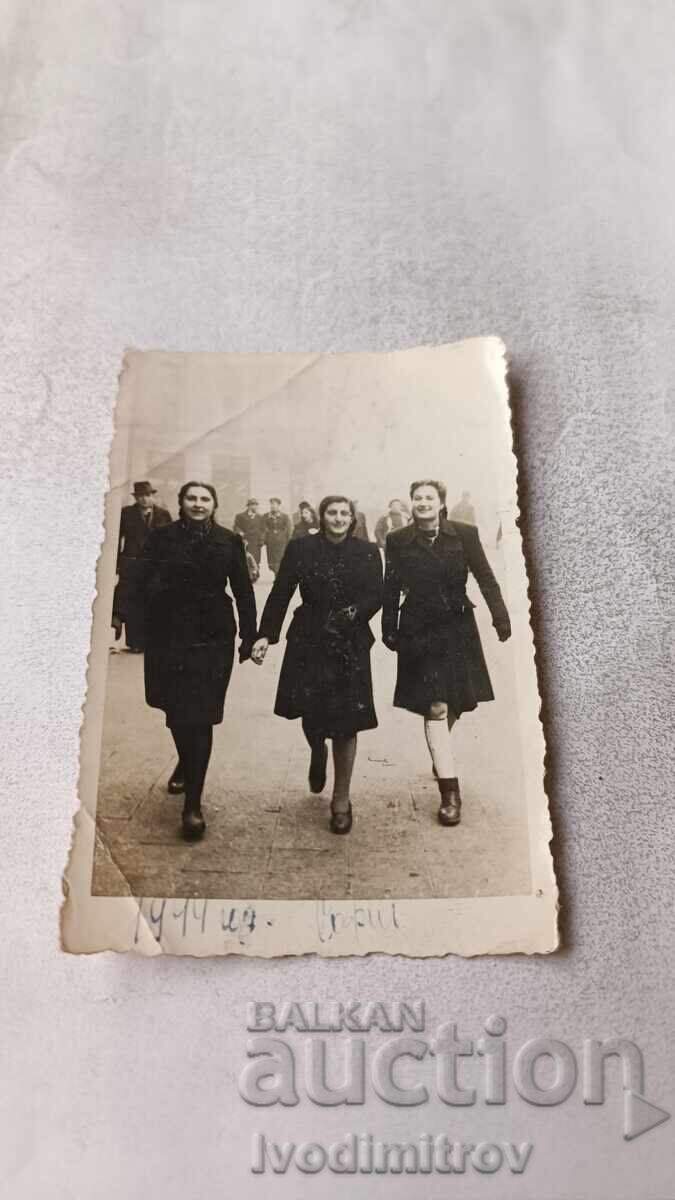 Photo Sofia Three young girls on a walk 1944