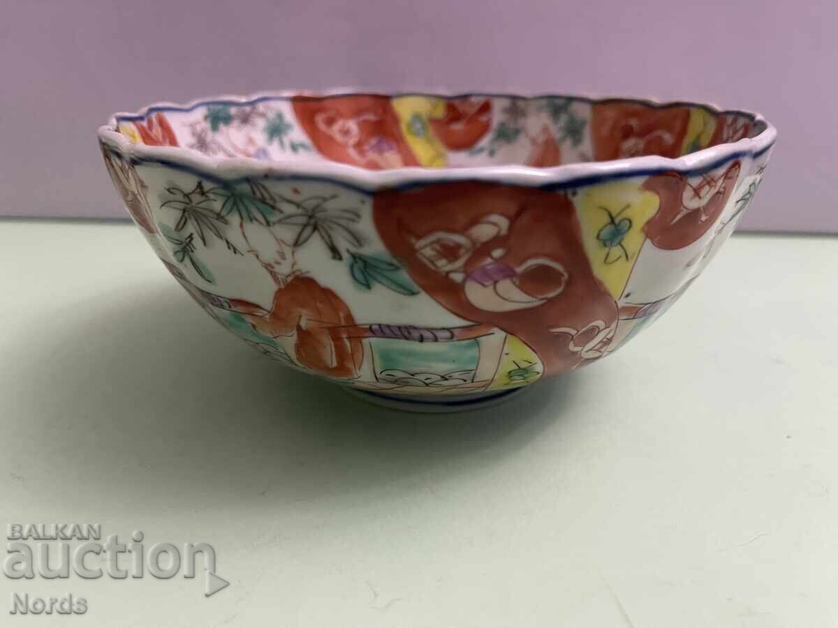 Красива порцеланова фруктиера с цена € 0.01 | 0.02 лв.