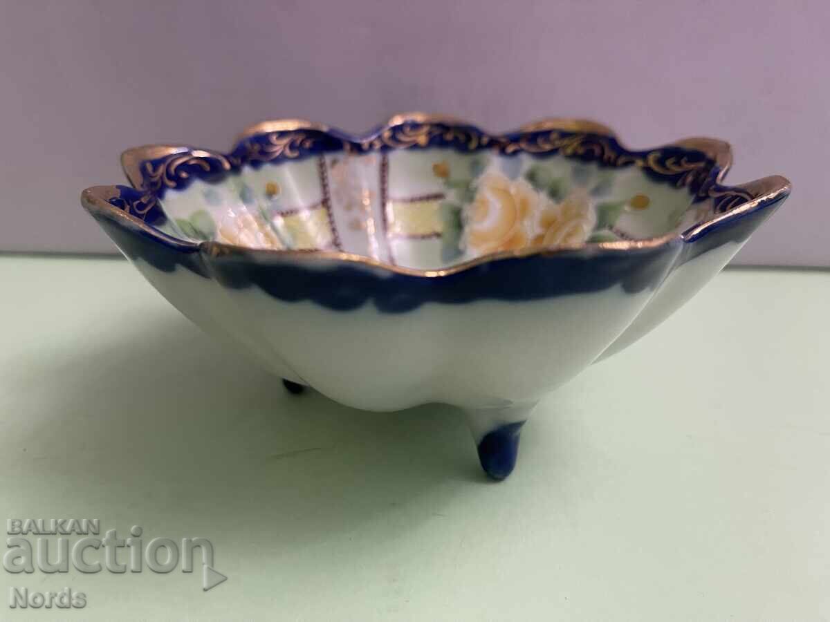 Όμορφη πορσελάνινη φρουτιέρα με σημάδια με τιμή € 0.01 | 0.02 BGN