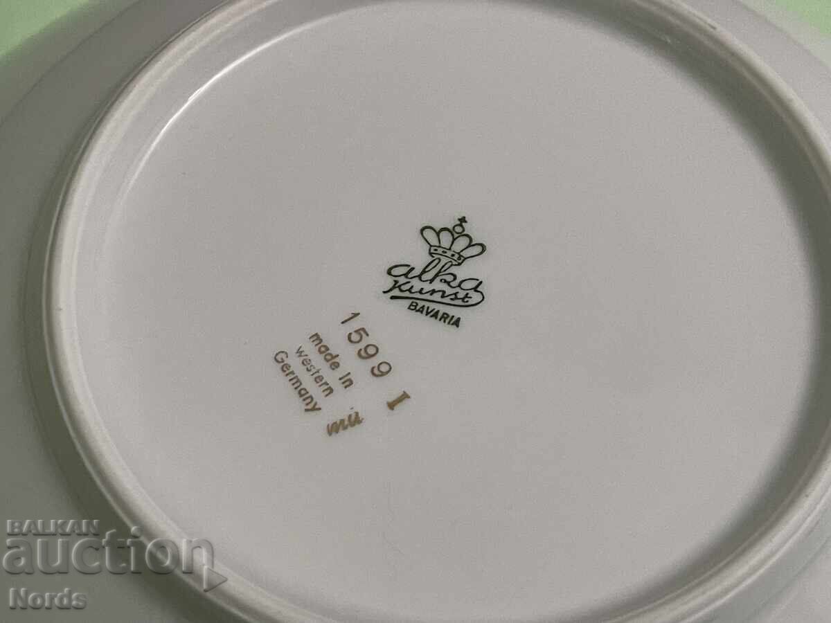 Доставка на Германска порцеланова фруктиера с маркировка