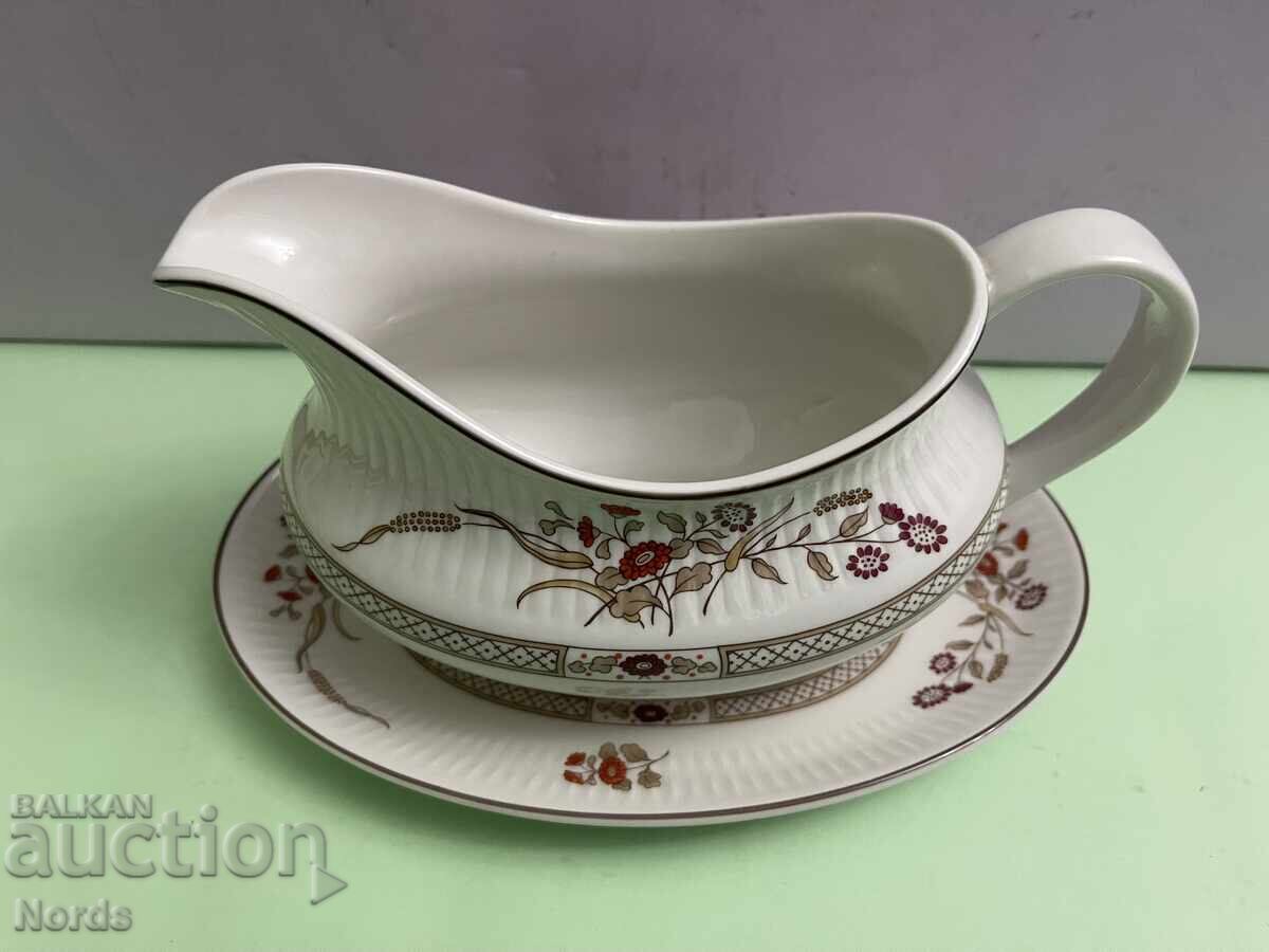 Sosieră cu farfurie Royal Doulton cu preț € 0.01 | 0.02 BGN
