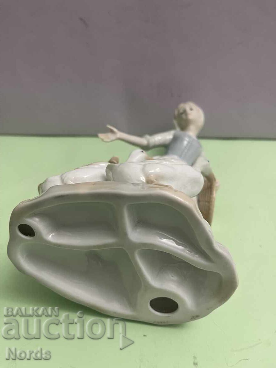 Ένα όμορφο πορσελάνινο ειδώλιο - 6