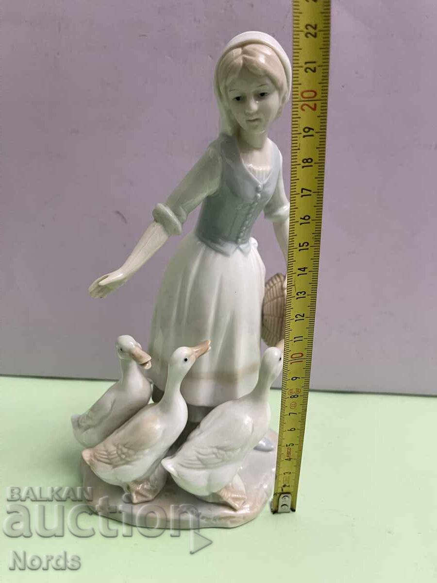 Ένα όμορφο πορσελάνινο ειδώλιο - 7