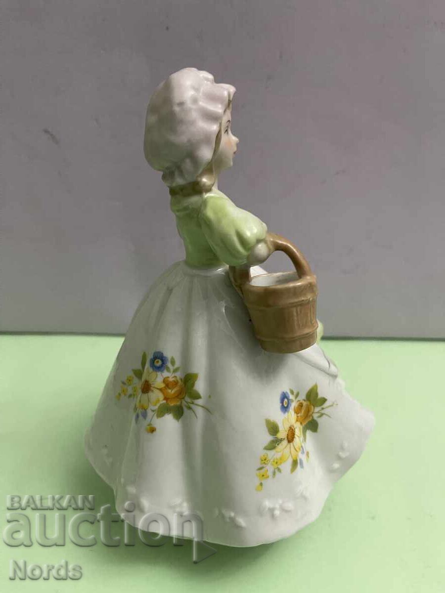 Όμορφη πορσελάνινη μουσική φιγούρα με τιμή € 1.11 | 2.17 BGN