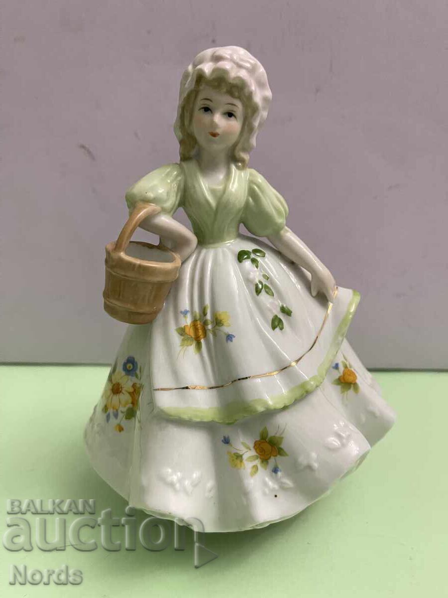 Όμορφη πορσελάνινη μουσική φιγούρα