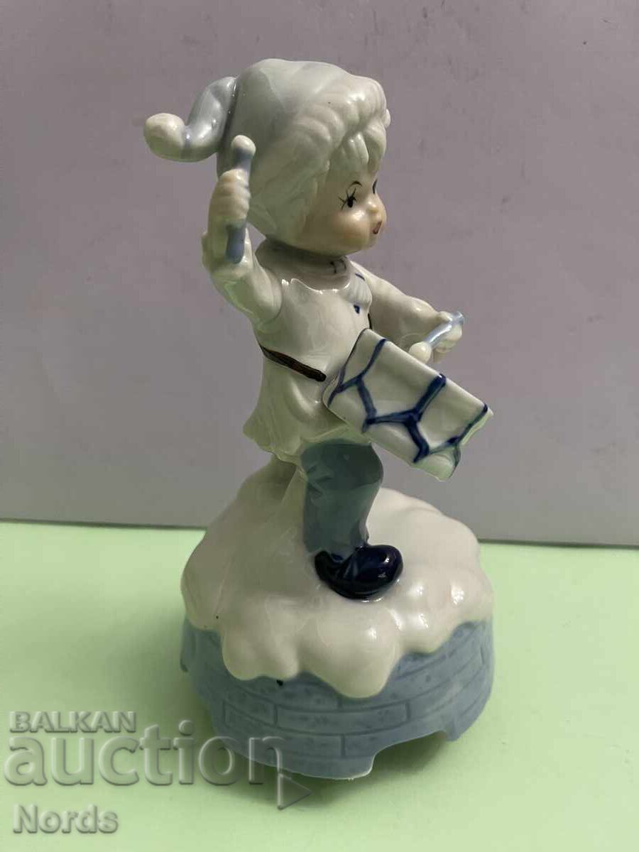 Όμορφη πορσελάνινη μουσική φιγούρα με τιμή € 0.01 | 0.02 BGN