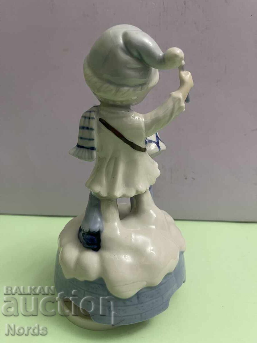 Δημοπρασία Όμορφη πορσελάνινη μουσική φιγούρα