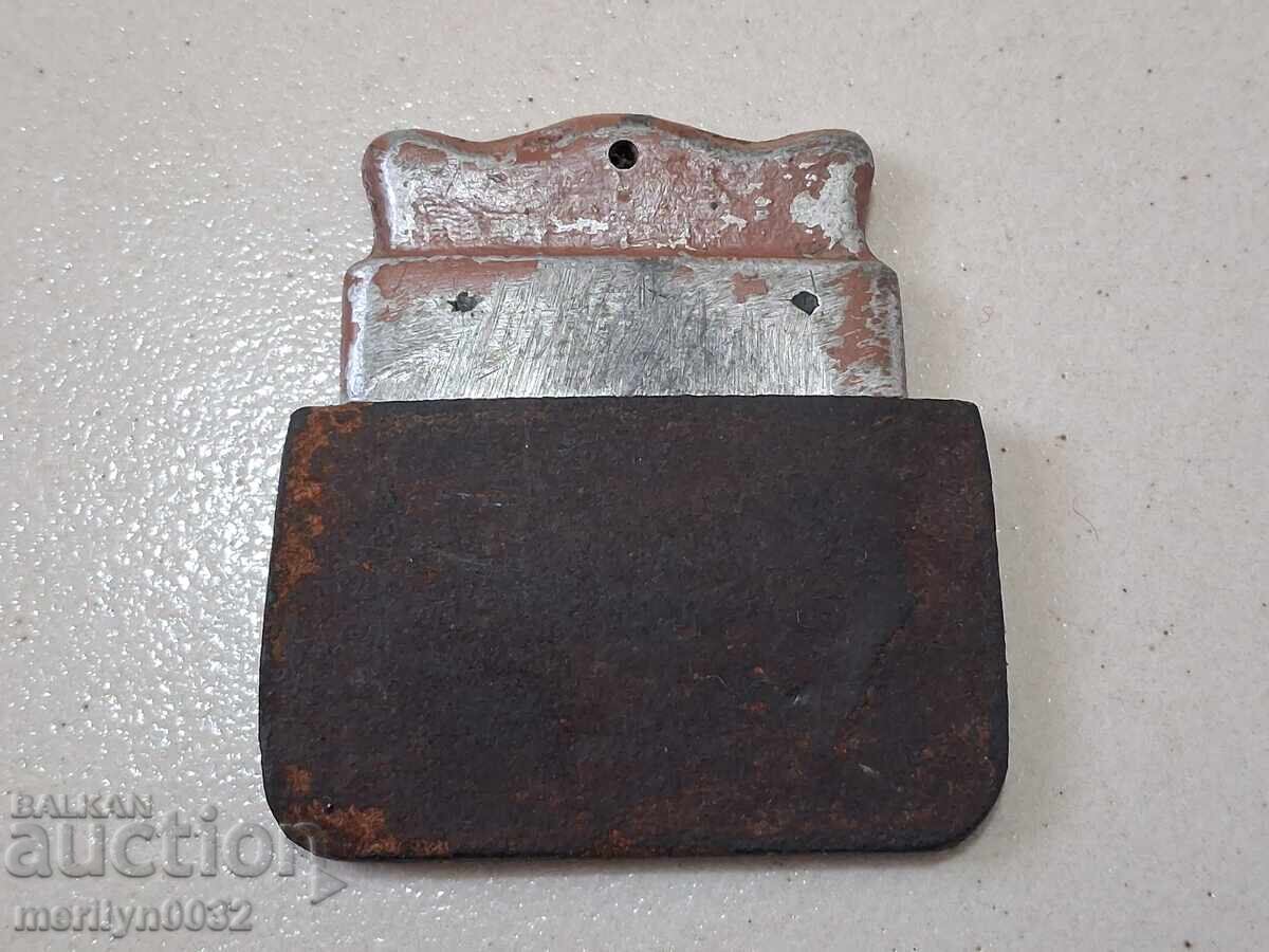 Pieptene vechi pentru barbă în etui din aluminiu și oțel