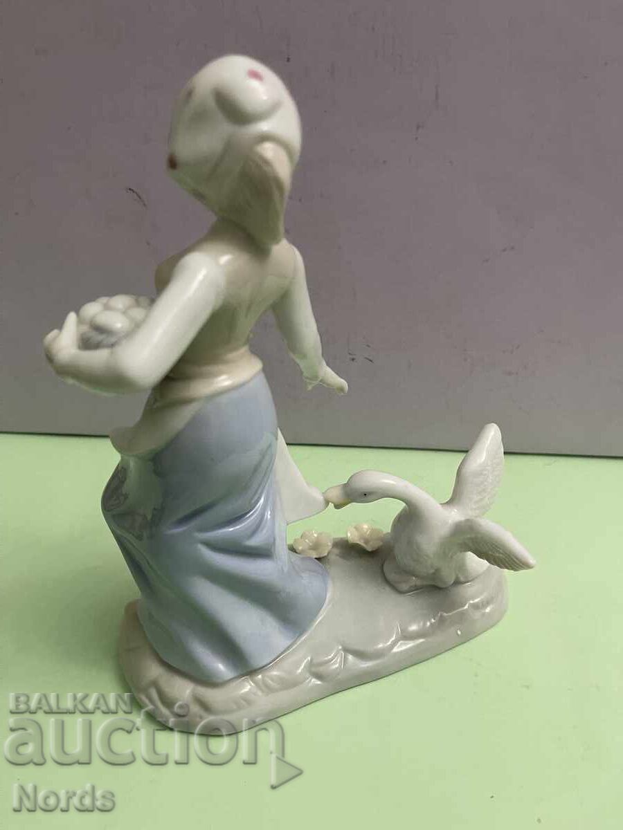 Delivery of A beautiful porcelain figurine