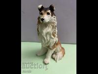 Красива фигурка куче