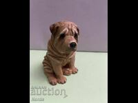 Красива фигурка куче