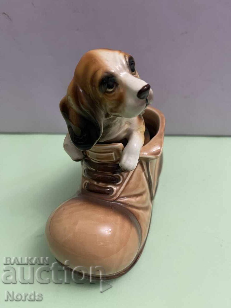 Câine din porțelan în pantof cu preț € 0.01 | 0.02 BGN