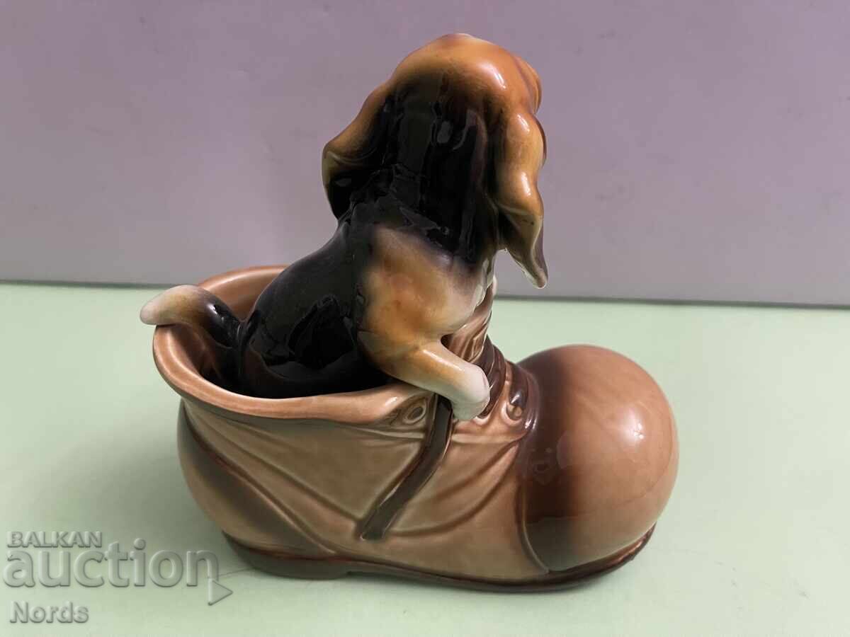 Licitație Câine din porțelan în pantof