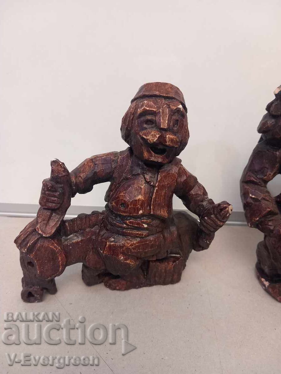 Две стари соц. фолклорни фигури скулптури гипс с цена € 0.01 | 0.02 лв.