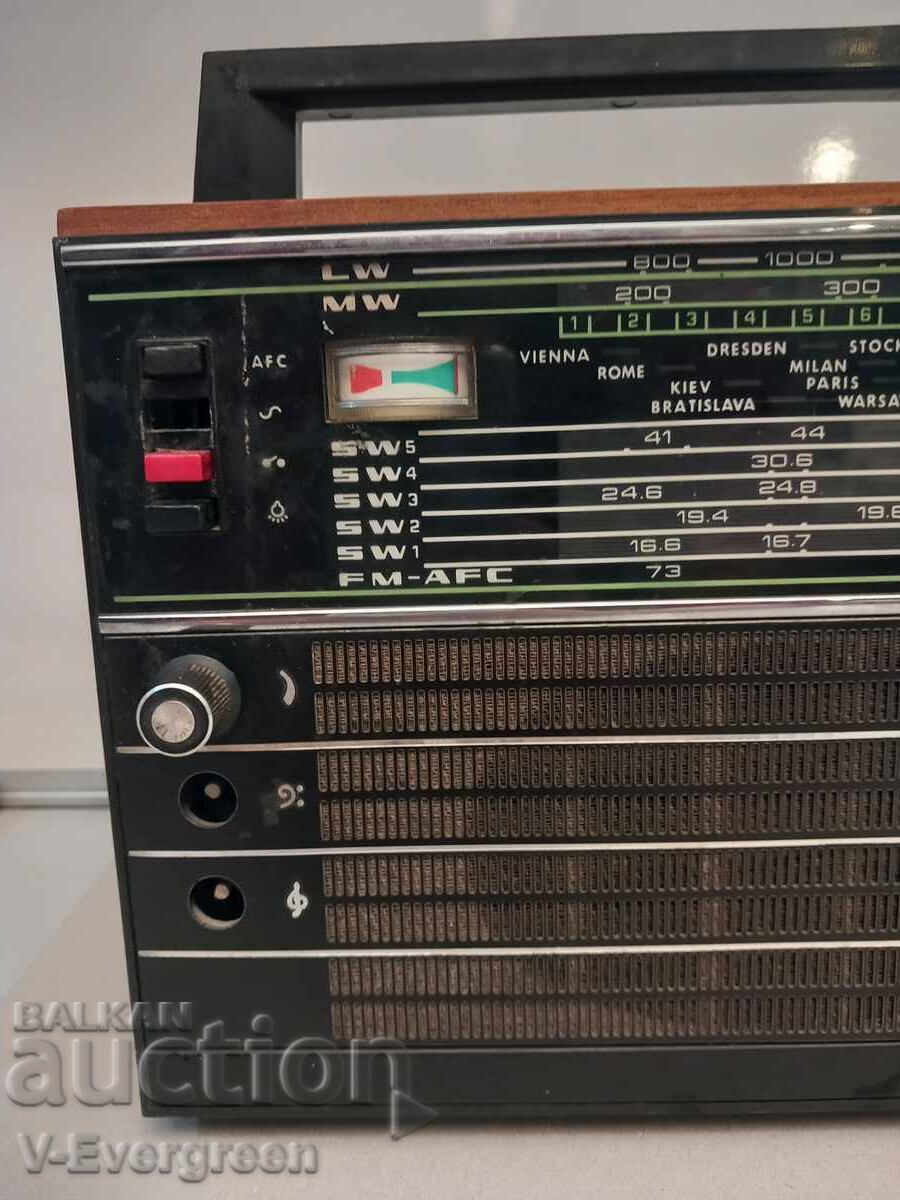 Radio tranzistor vechi Selena B211 cu preț € 7.00 | 13.69 BGN