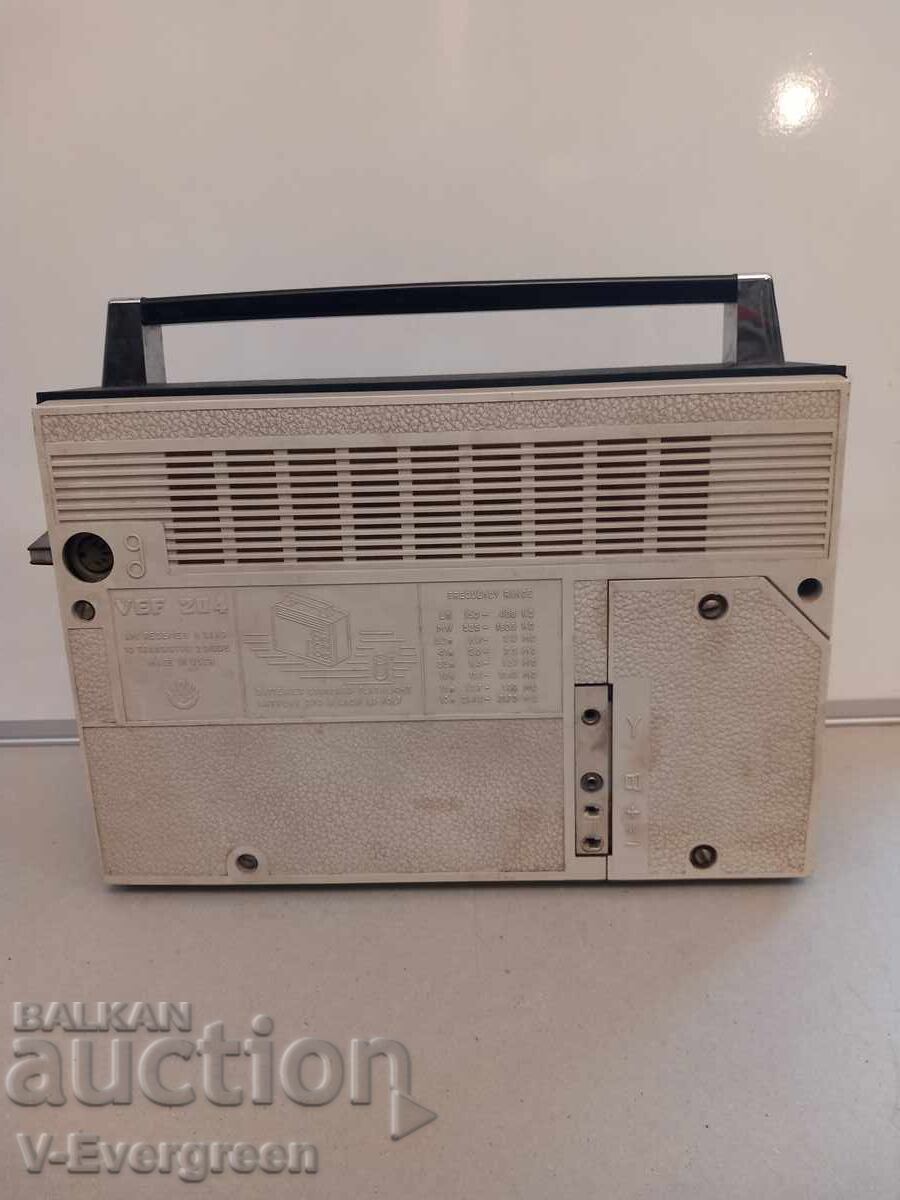 Livrarea Aparat de radio vechi cu tranzistori VEF 204