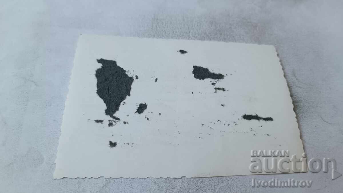 Fotografie Două fete tinere pe plajă cu preț € 0.89 | 1.74 BGN