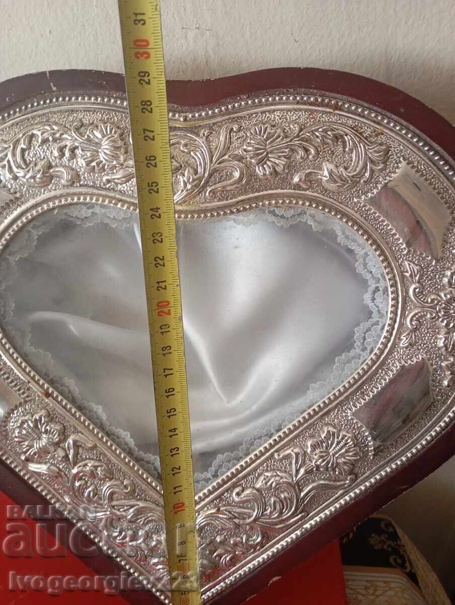 Κουτί για κοσμήματα σε σχήμα καρδιάς με τιμή € 16.00 | 31.29 BGN