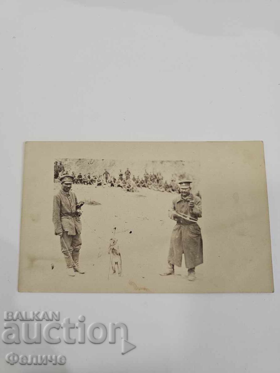 Carte poștală foto militară - Soldați cu o maimuță cu preț € 15.00 | 29.34 BGN