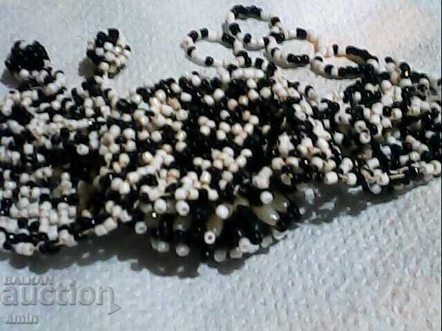 Licitație Lot de brățări cu mărgele și colier pentru fetițe