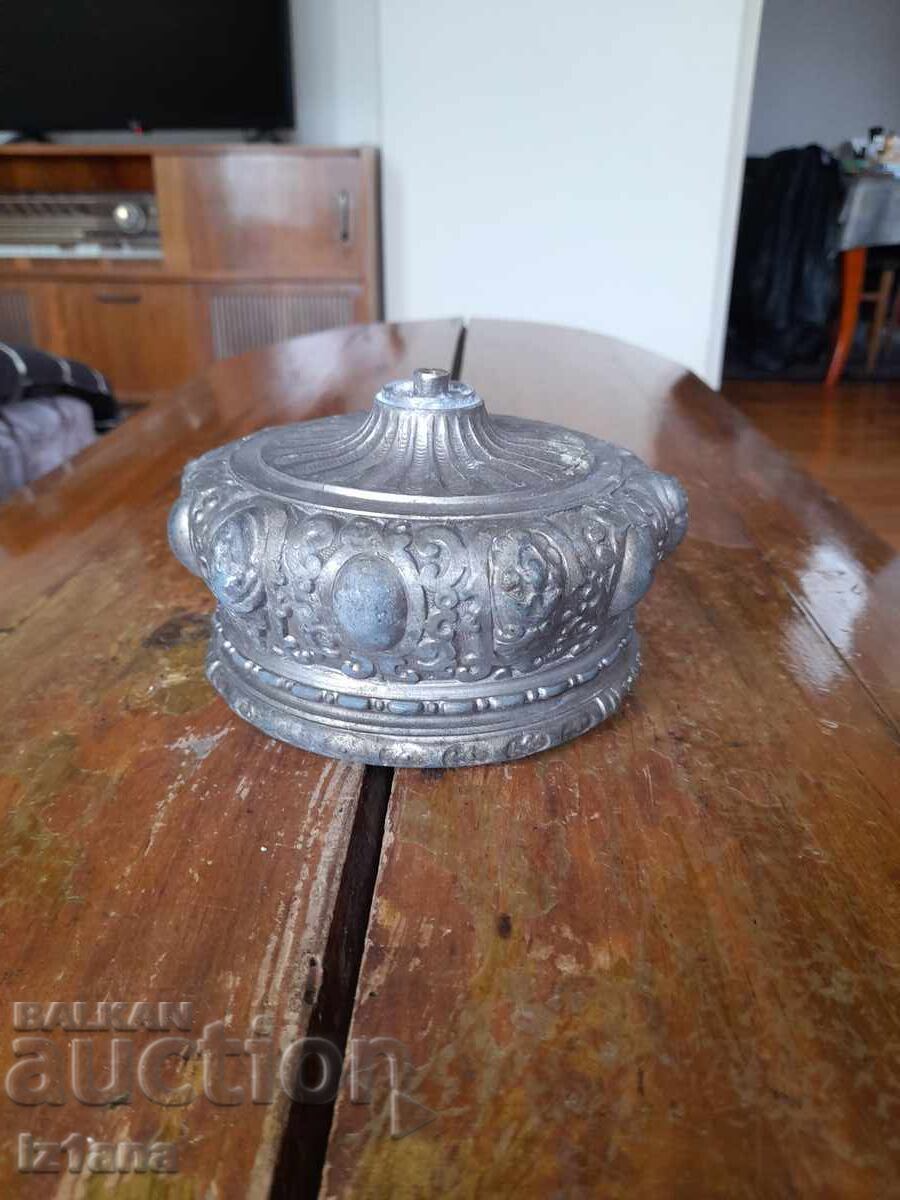 Capac vechi pentru candelabru cu preț € 27.00 | 52.81 BGN