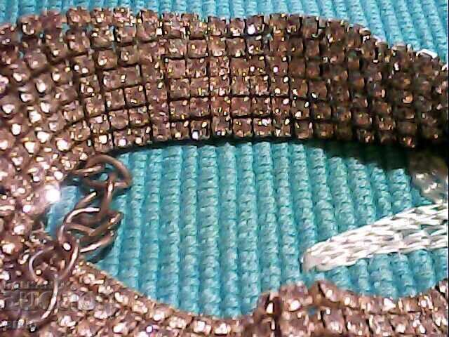 Delivery of Old beautiful necklace and bracelet with crystals