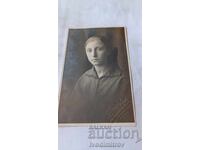 Снимка Младо момиче